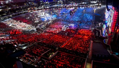 S15淘汰赛英雄麦克风：TES队内沟通清晰，T1沉着冷静。